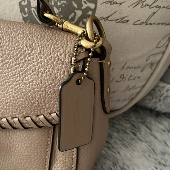 Coach Beige Leather Shoulder Bag with Gold Accents - Picture 4 of 15